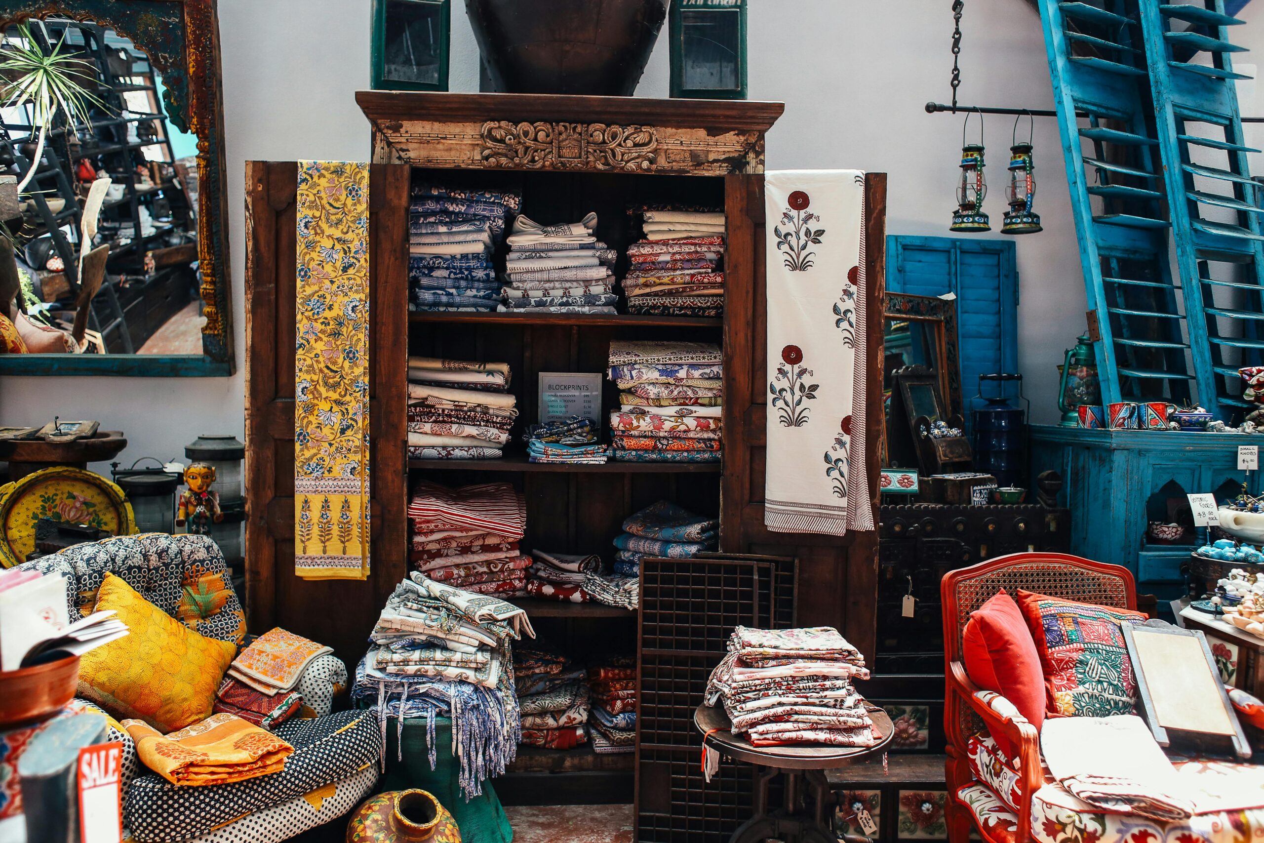 Bezpieczeństwo przede wszystkim. Certyfikaty trudnopalności dywanów – kiedy są wymagane?